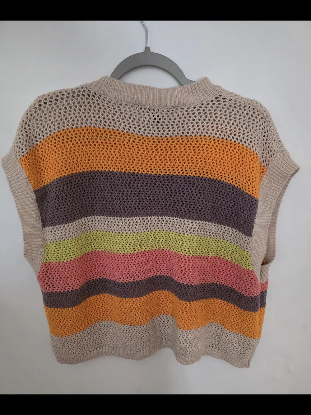 Davi & Dani Striped Sleeveless Sweater Vest in Beige and Multi